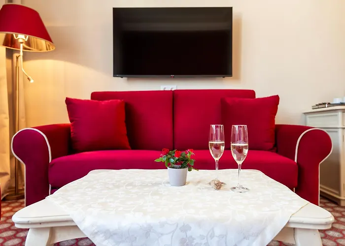 فندق Aviano Boutique 4*